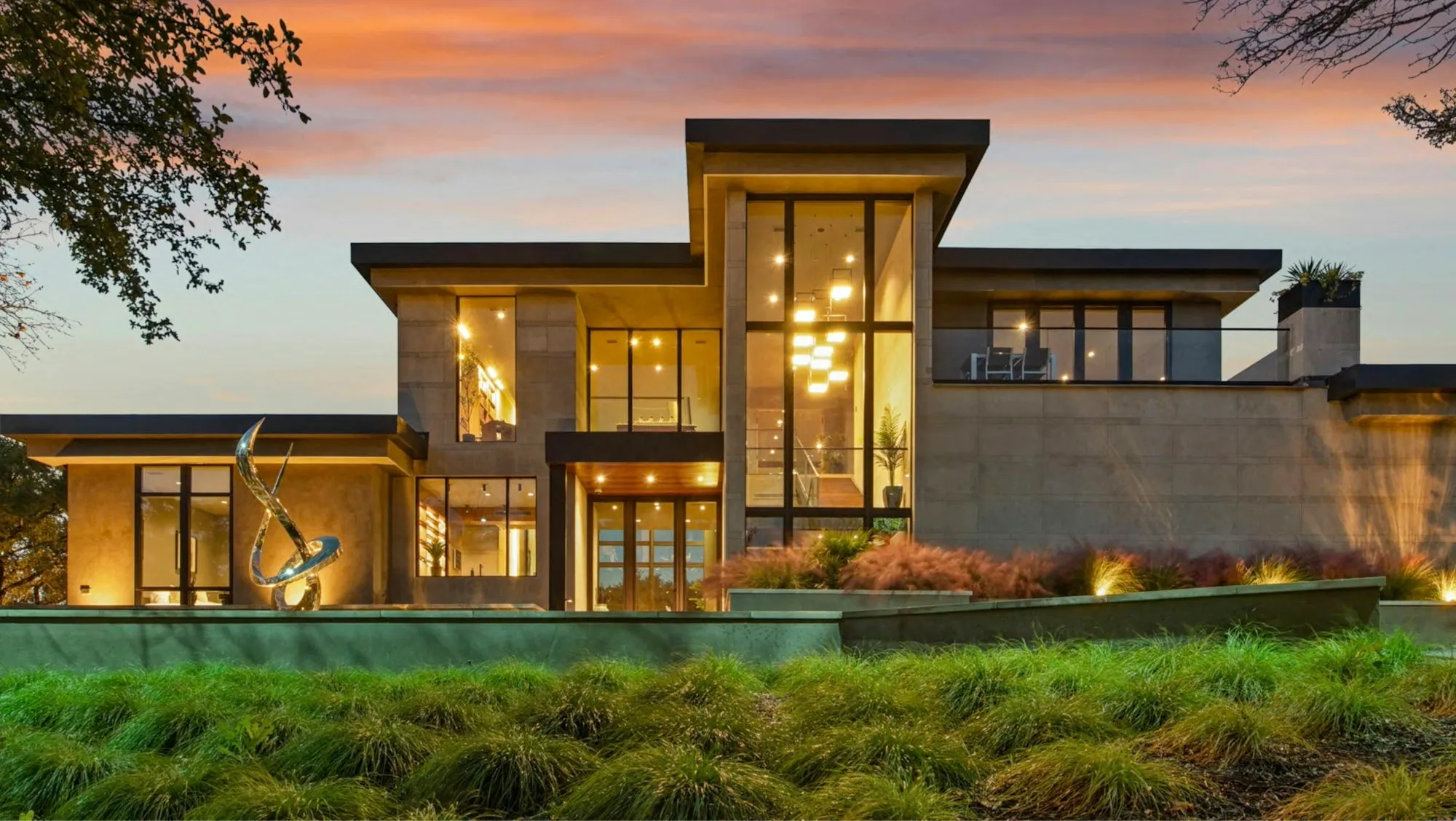 Maison connectée au crépuscule